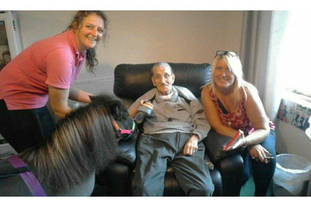 Shetland Pony Bonny pays a visit