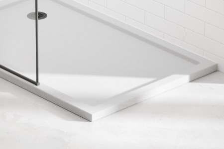 Anti-slip shower tray 